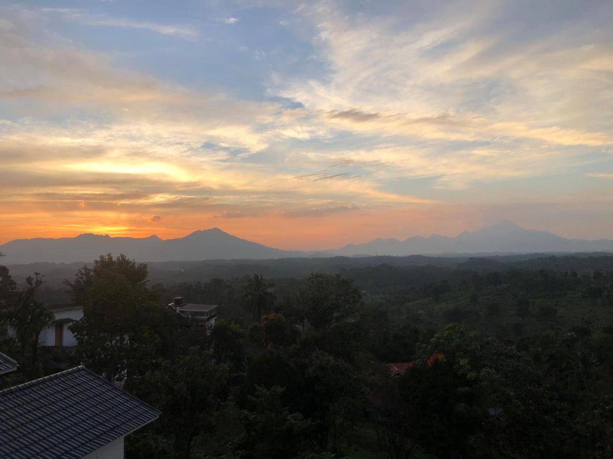 Raveendra Inn Kalpatta Ngoại thất bức ảnh