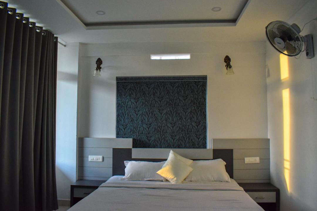 Raveendra Inn Kalpatta Ngoại thất bức ảnh