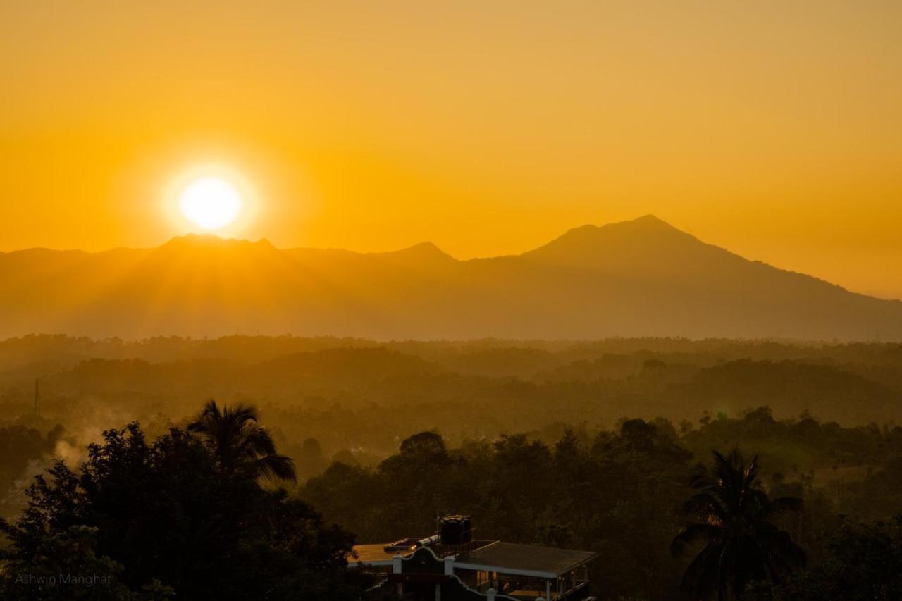 Raveendra Inn Kalpatta Ngoại thất bức ảnh
